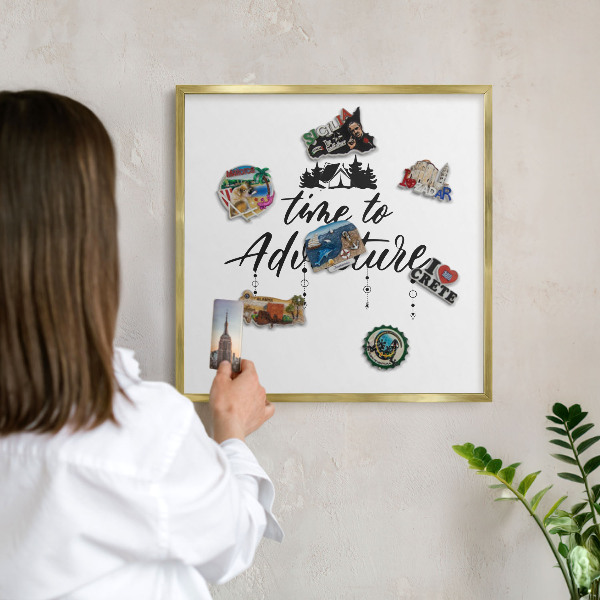 Lavagna magnetica per calamite souvenir in colore oro L'avventura ti aspetta