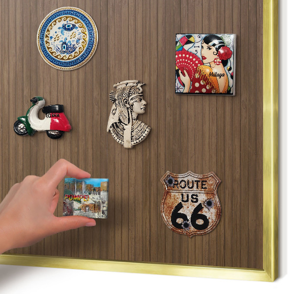 Lavagna magnetica per calamite souvenir in colore oro Sfondo in legno