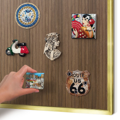Lavagna magnetica per calamite souvenir in colore oro Sfondo in legno