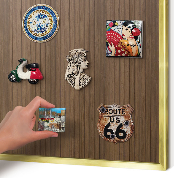 Lavagna magnetica per calamite souvenir in colore oro Sfondo in legno
