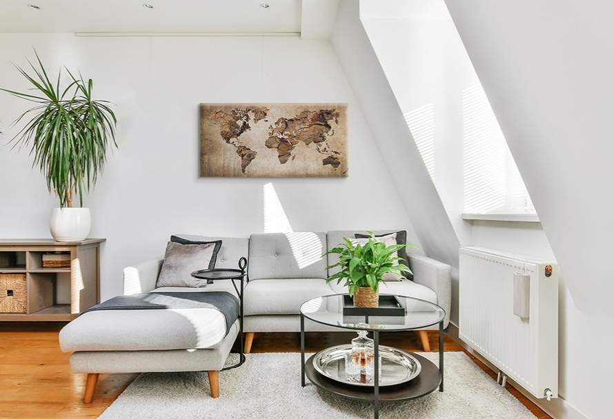 La parete del soggiorno: da spazio vuoto a decorazione di grande effetto